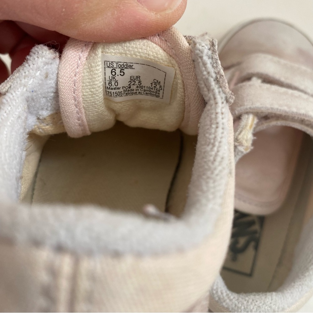 Vans Toddler Old Skool V sneakers in a light pink and suede, 6.5 - Picture 4 of 15